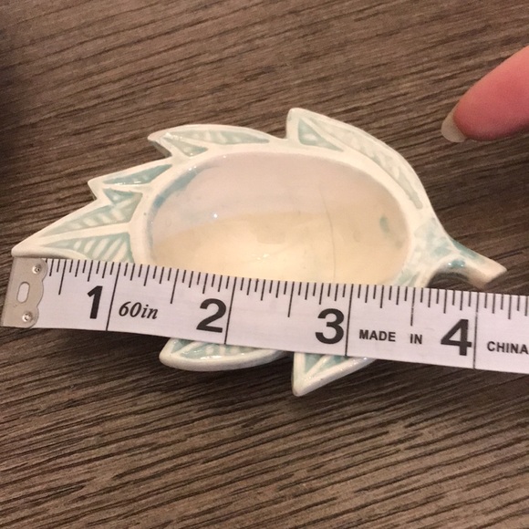 Individual deviled egg cup set of 4 vintage ceramic leaf design EUC unique - Picture 4 of 8